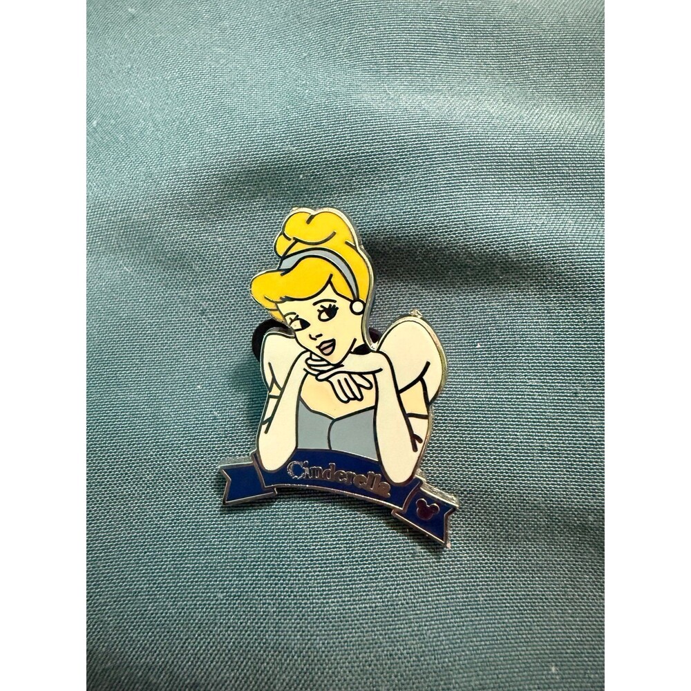 Disney 2007 WDW Cast Lanyard Series PRINCESS Banner Pin Cinderella Princess